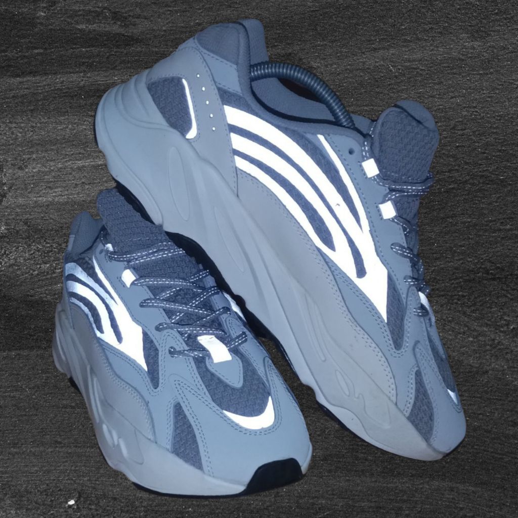 yeezy 700 V2 size 45