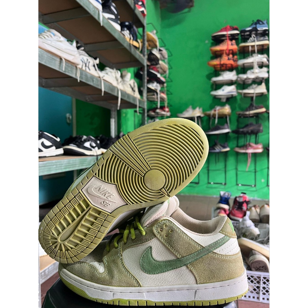 Judul Produk: Nike SB Dunk Low 'Green Apple'