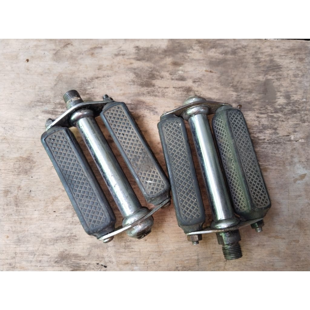 PEDAL SEPEDA ONTHEL BEKAS DAN LAWAS