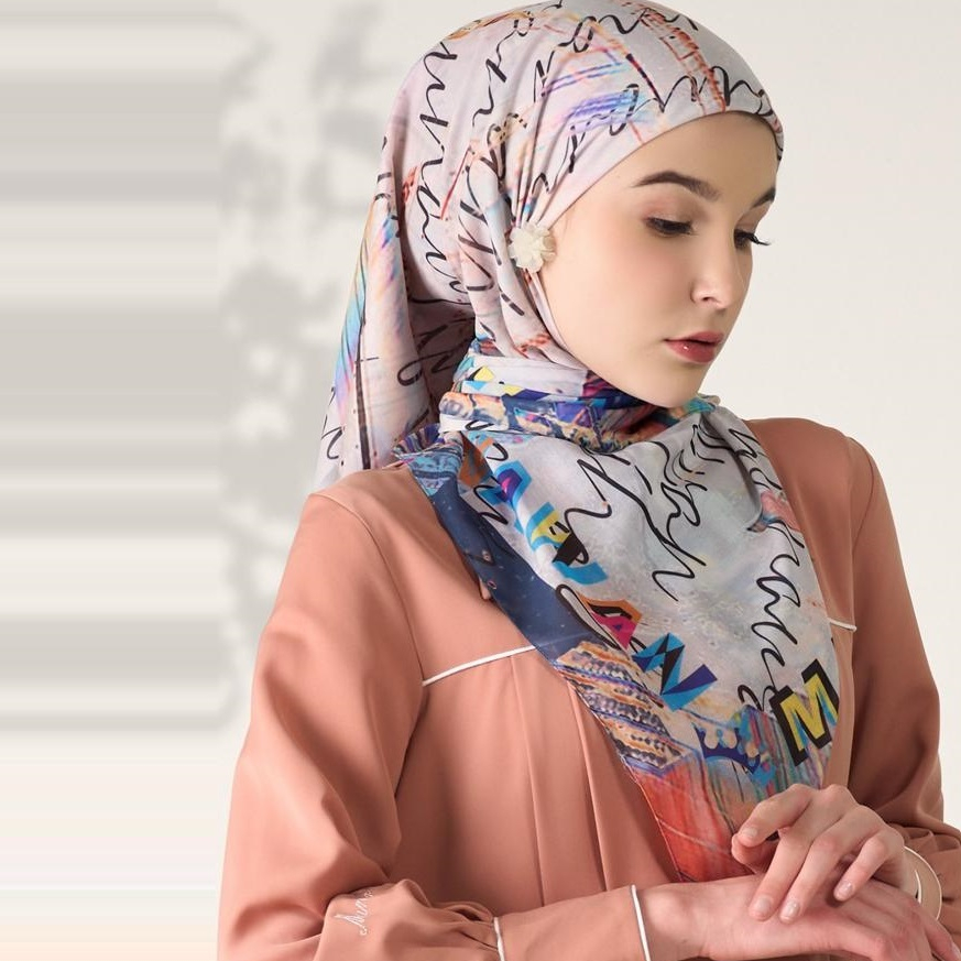 Spectrum White Scarf Mandjha Muslim Wanita Hijab Segi Empat Ivan Gunawan Voal Premium Original