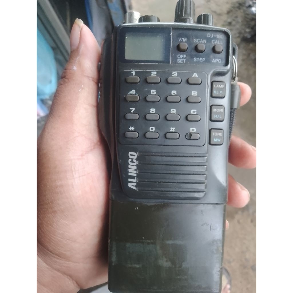 ht alinco DJ 180 VHF.
