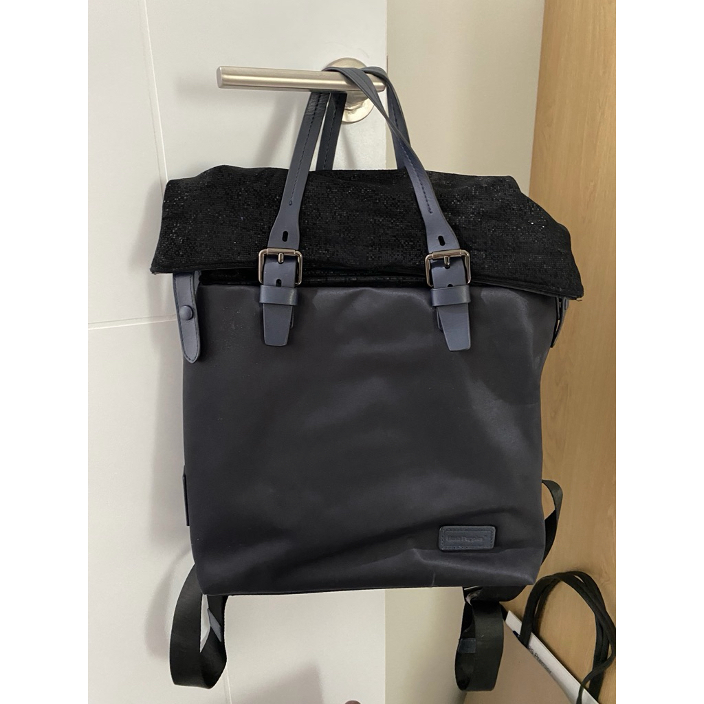 Preloved Tas Ransel Backpack Unisex Branded Hush Puppies