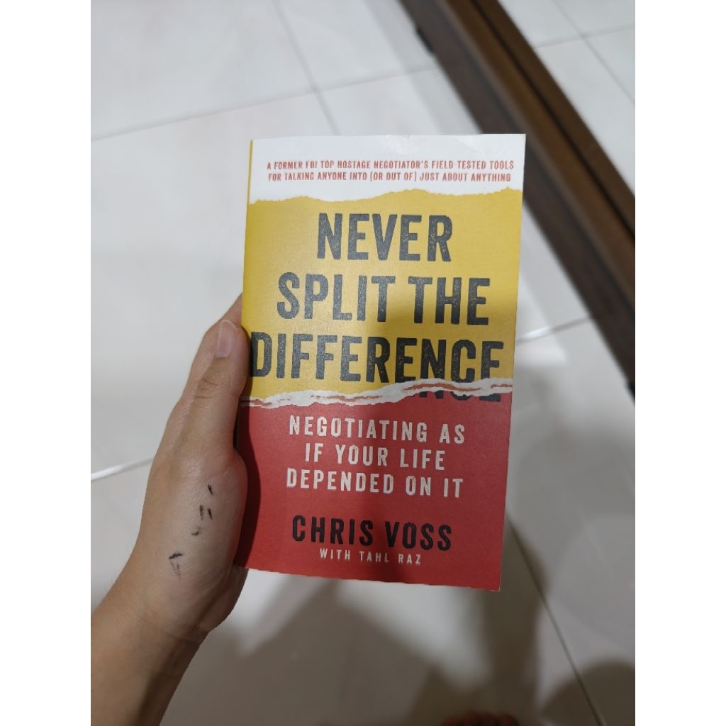 Buku never Split the difference