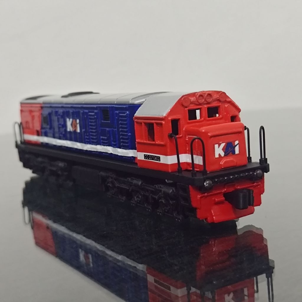 miniatur lokomotif cc201 cc 201 - HO Scale livery Merah Biru