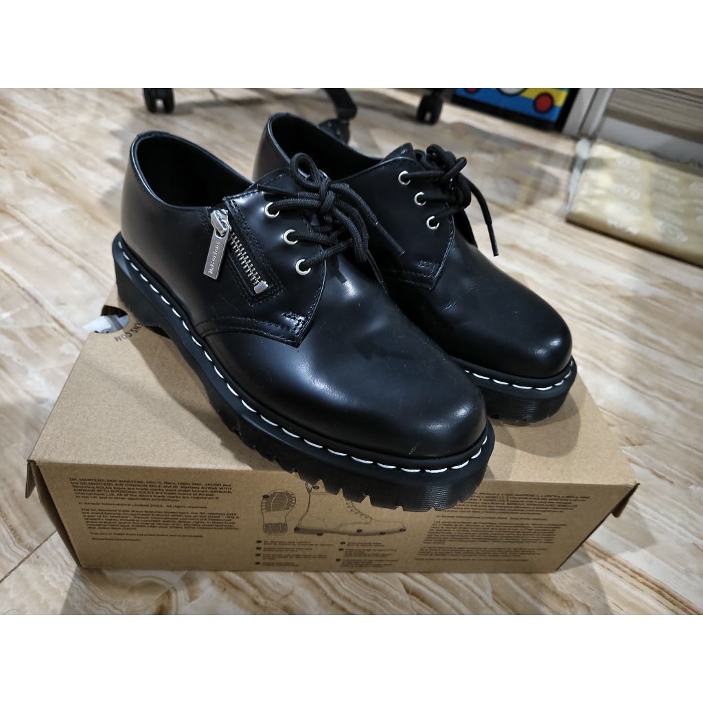 DOCMART DR. MARTENS