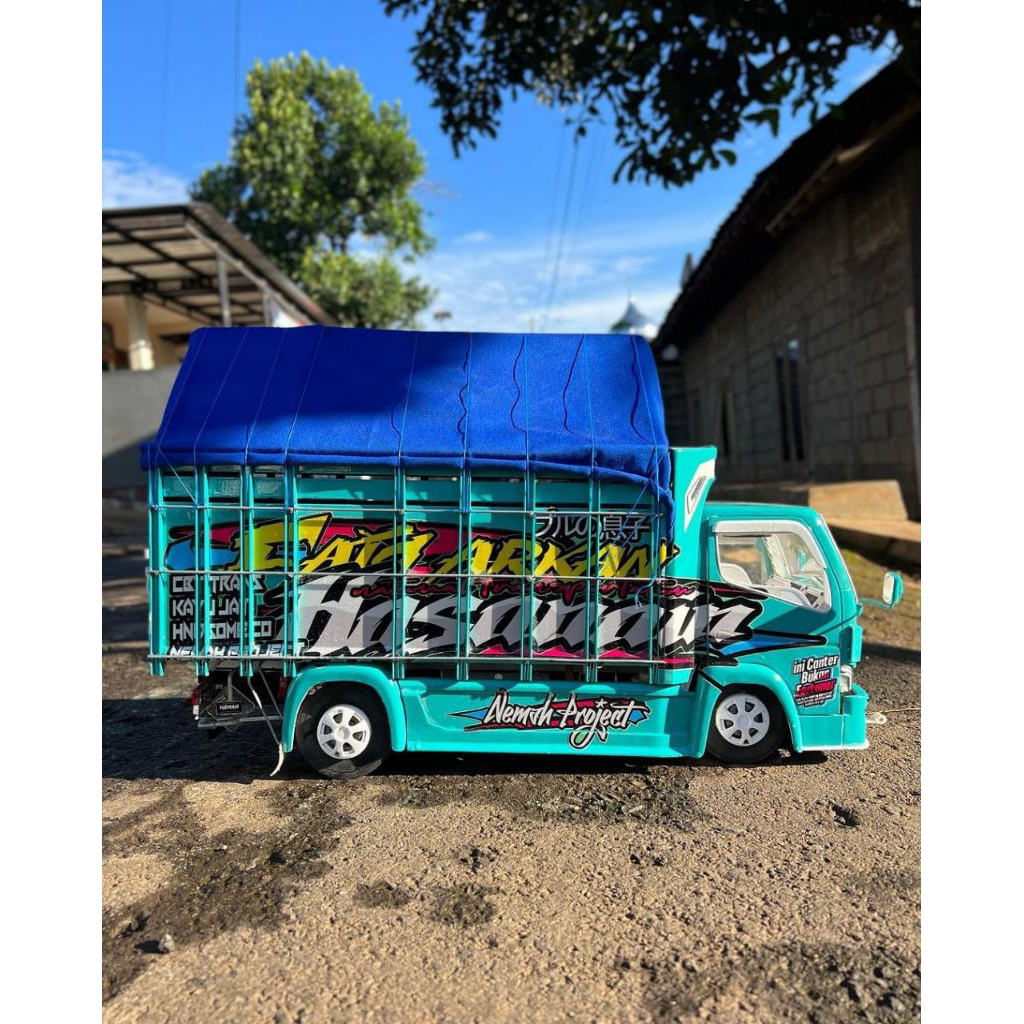 Terlarismainan anak anak Miniatur truk oleng terbuat dari bahan kayu yang halus dan tebal.dan roda d