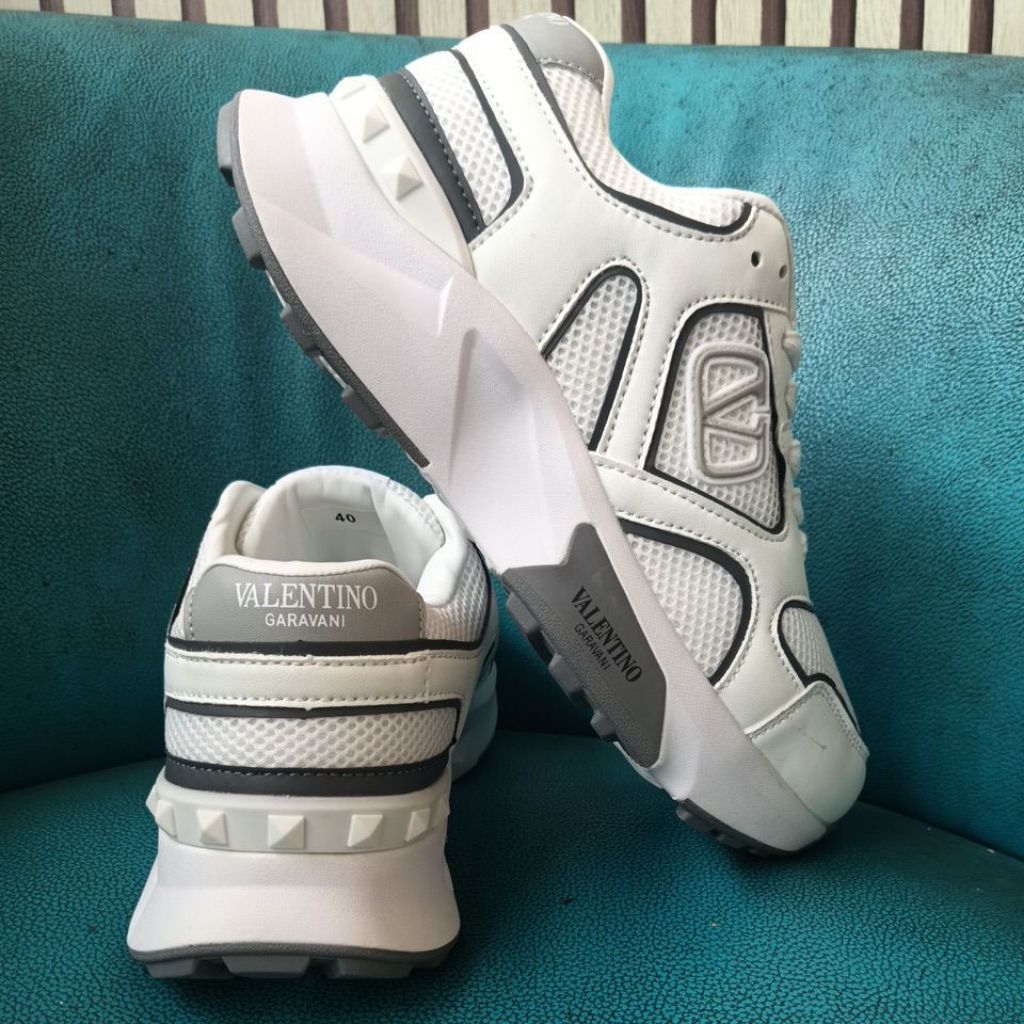 sepatu Valentino garavani size 39