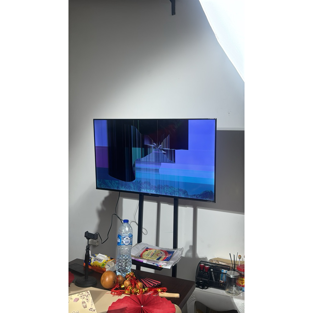 tv pecah tcl 43v6b