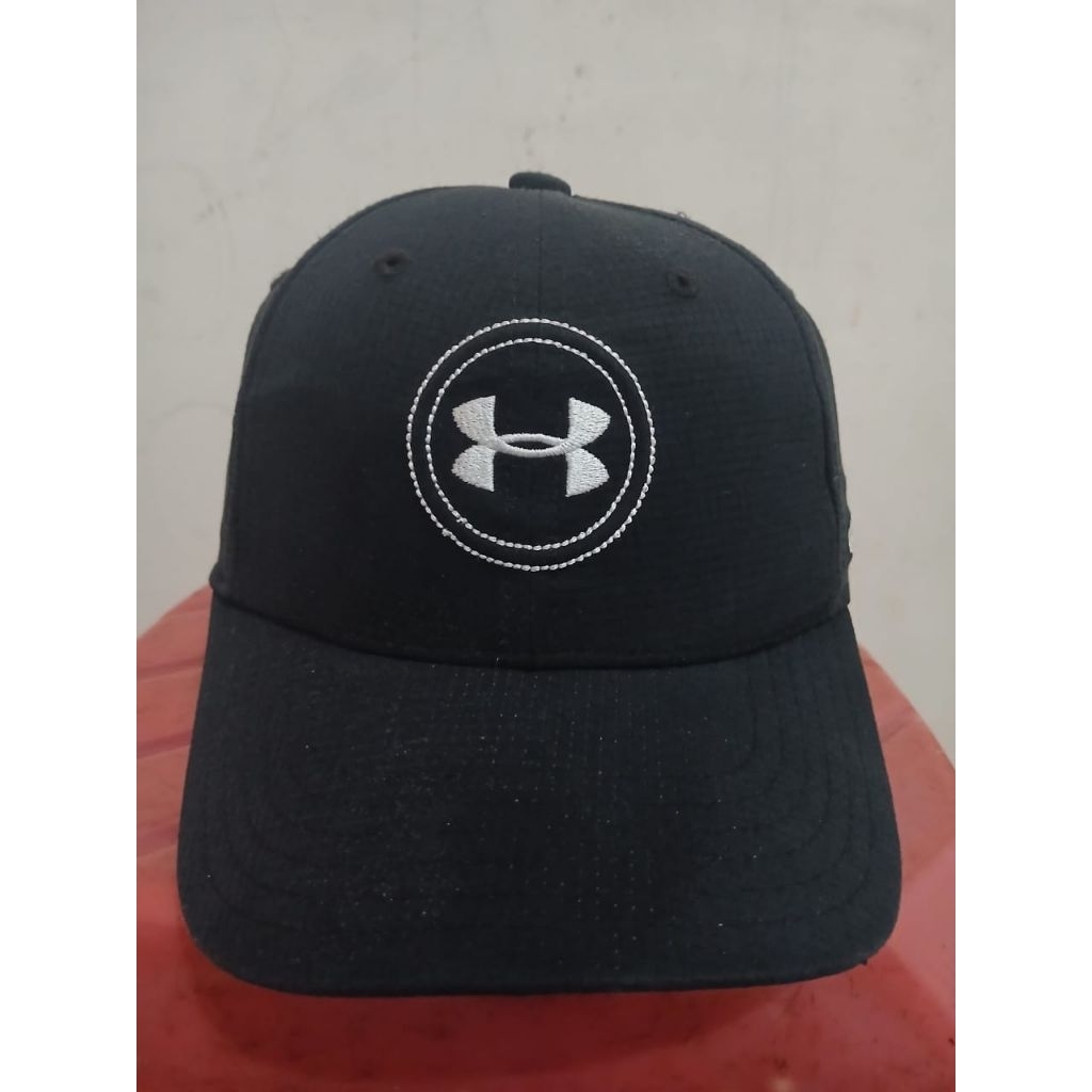 Topi Under Armour Golf