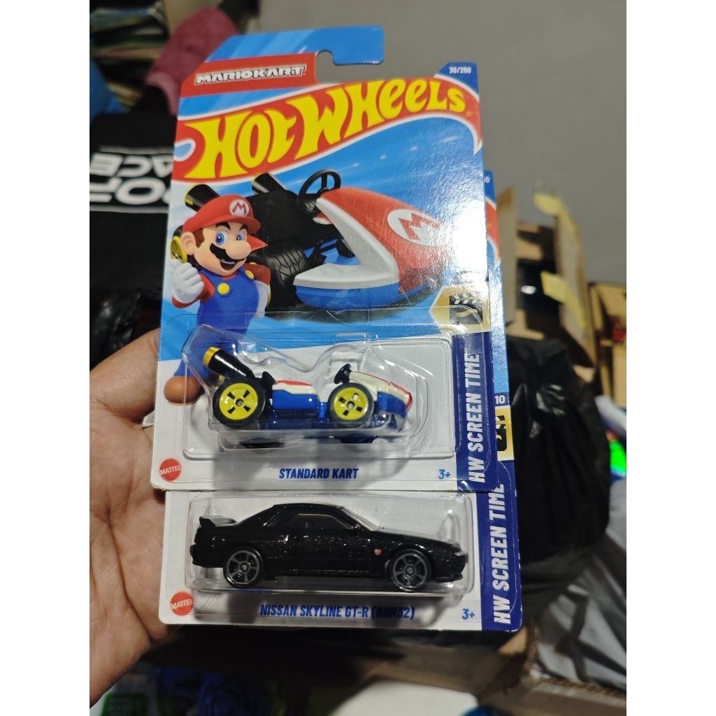 Paket Hotwheels Nissan R32 + Mario Kart