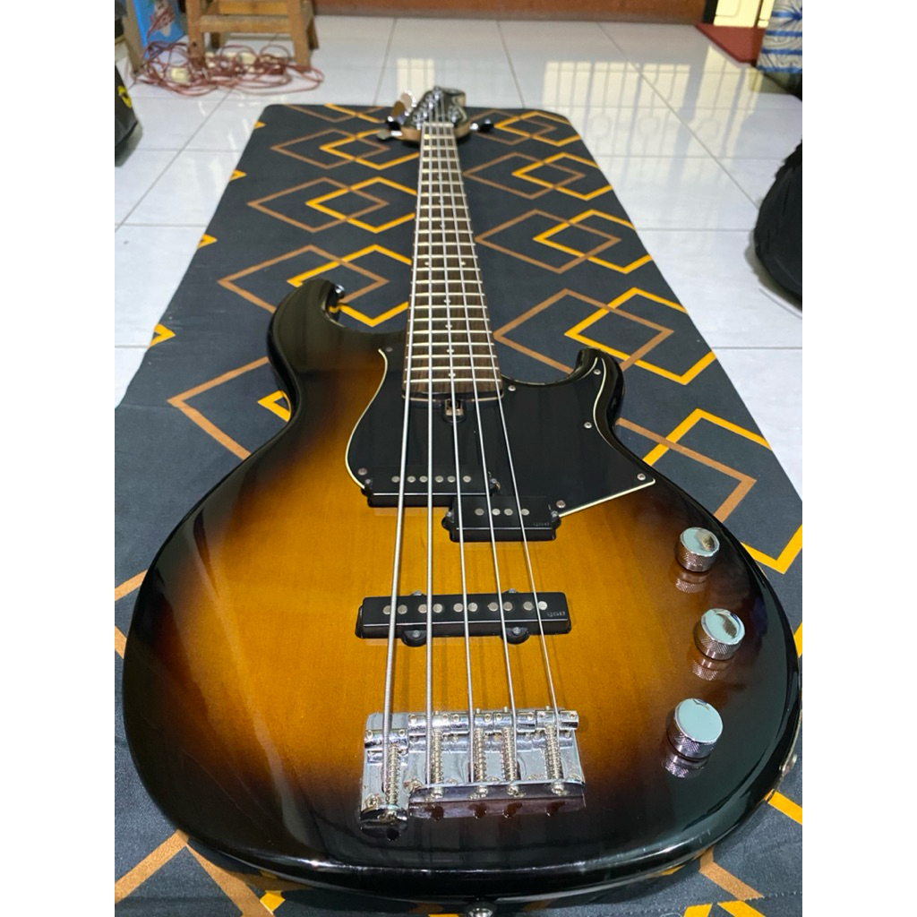 BASS YAMAHA BB435 LIKE NEW