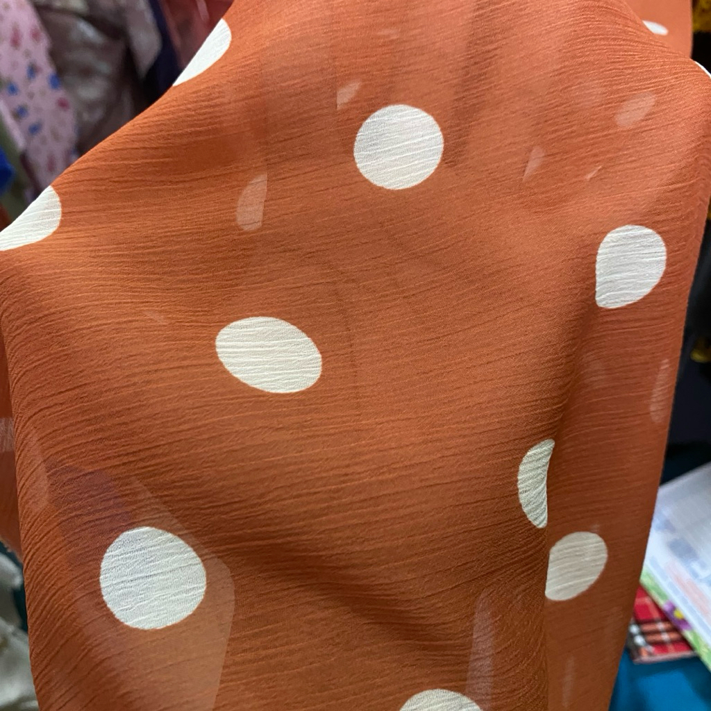 kain ceruty yoryu motif polkadot kekinian-kain ceruty motif polkadot premium