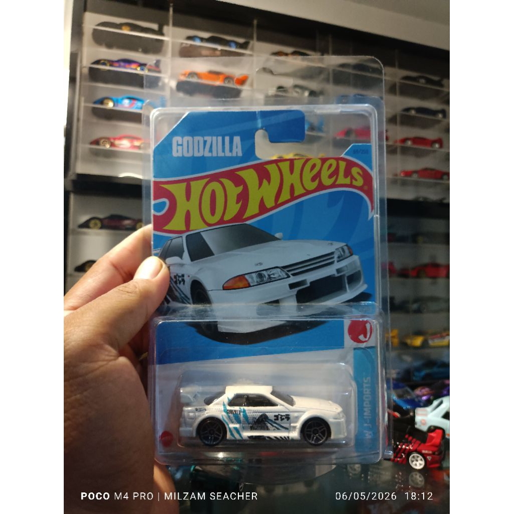 Hot Wheels Godzilla R32 (FREE PROTECTOR)