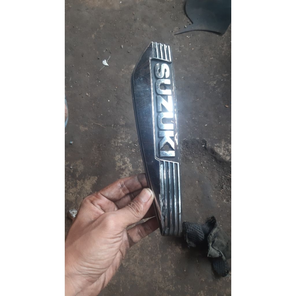 emblem tangki rc 100 delux kanan saja