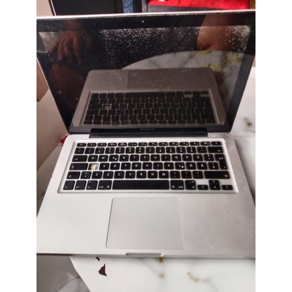 Macbook Pro 2012 kondisi matot