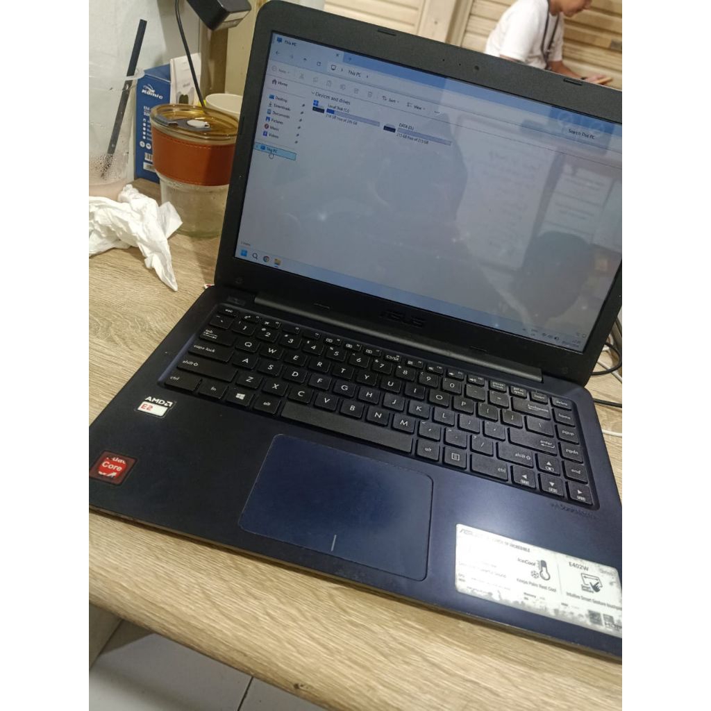 Laptop ASUS E402W 4/500GBProsesor AMD E2-6110Ram 4GB DDR3500GB HDD Unit Charger
