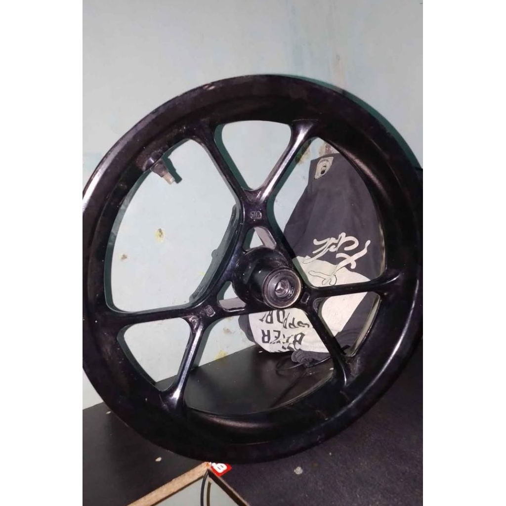 velg depan Aerox