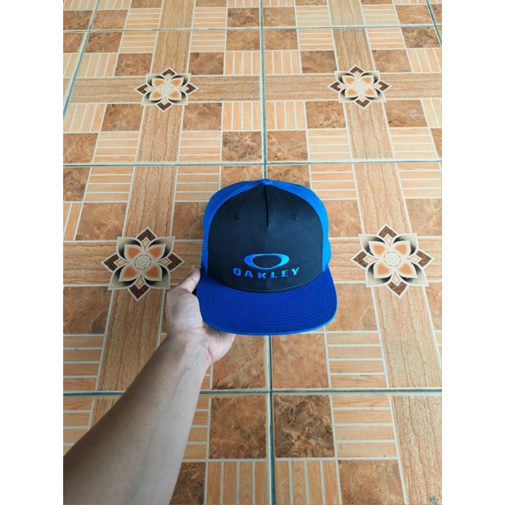 TOPI OAKLEY SNAPBACK