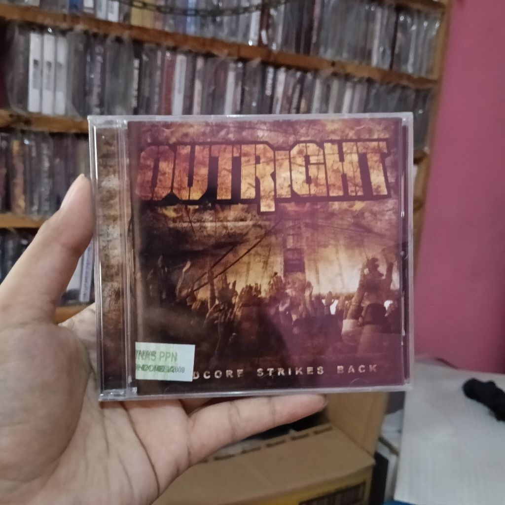 CD OUTRIGHT - HARDCORE STRIKES BACK