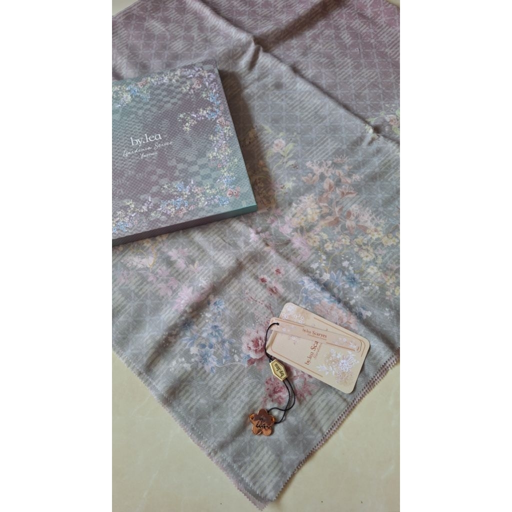 hijab motif segi empat premium by lea packaging box