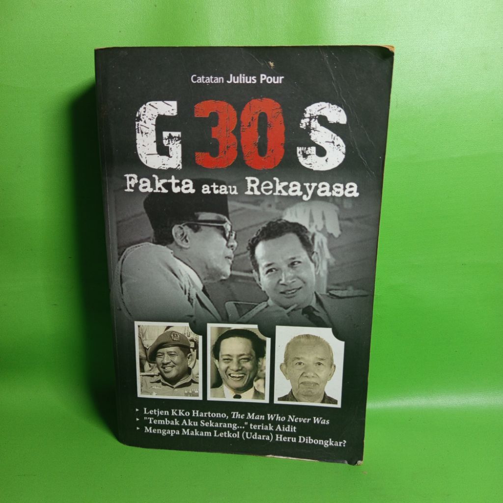 ORIGINAL Buku G 30 S: Fakta atau Rekayasa - Catatan Julius Pour