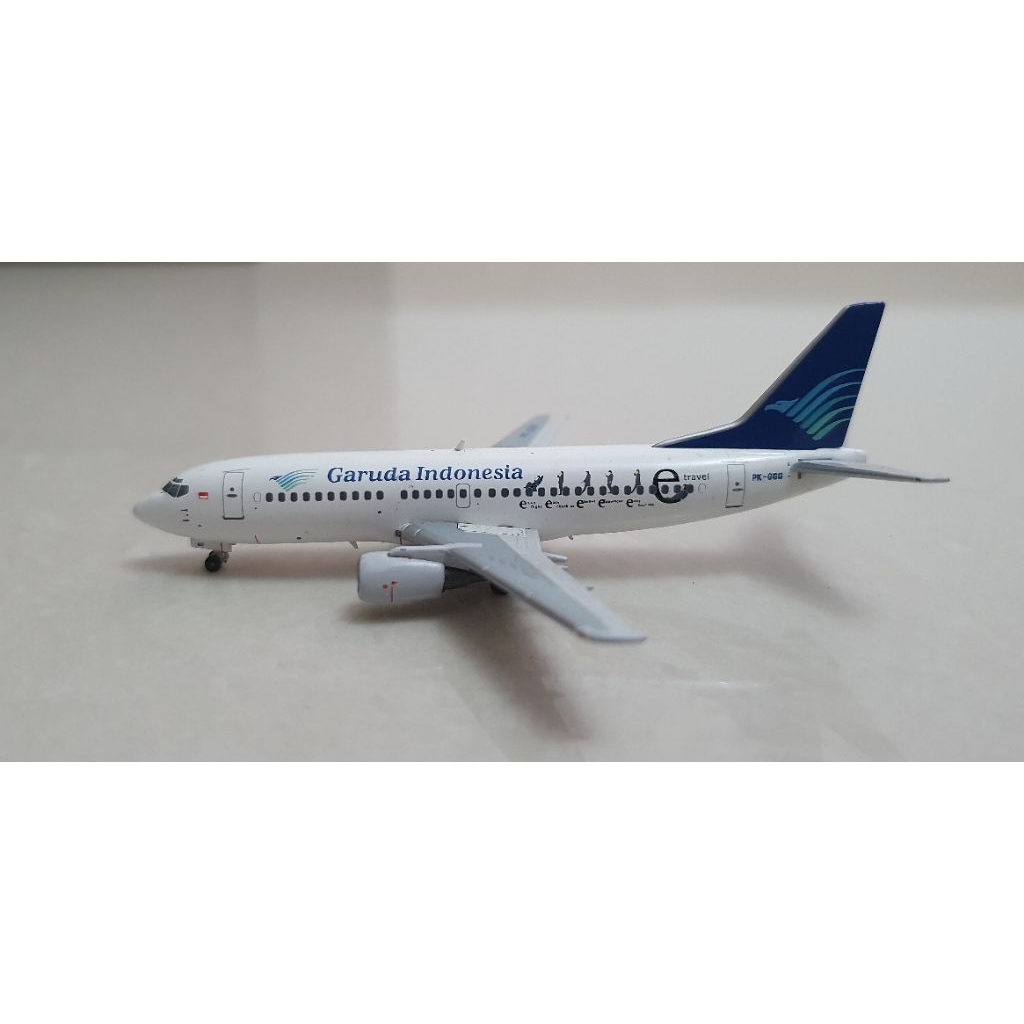 Boeing B737-300 Garuda Indonesia 1:400  Airlines