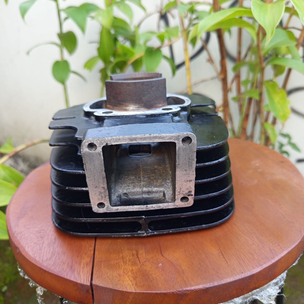Blok/buring yamaha dt 100 NOS .