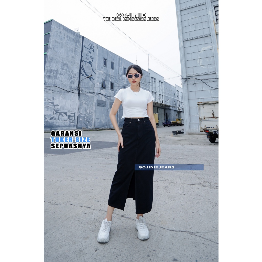 GOJINIEJEANS - Rok span belah depan hitam  - 8108