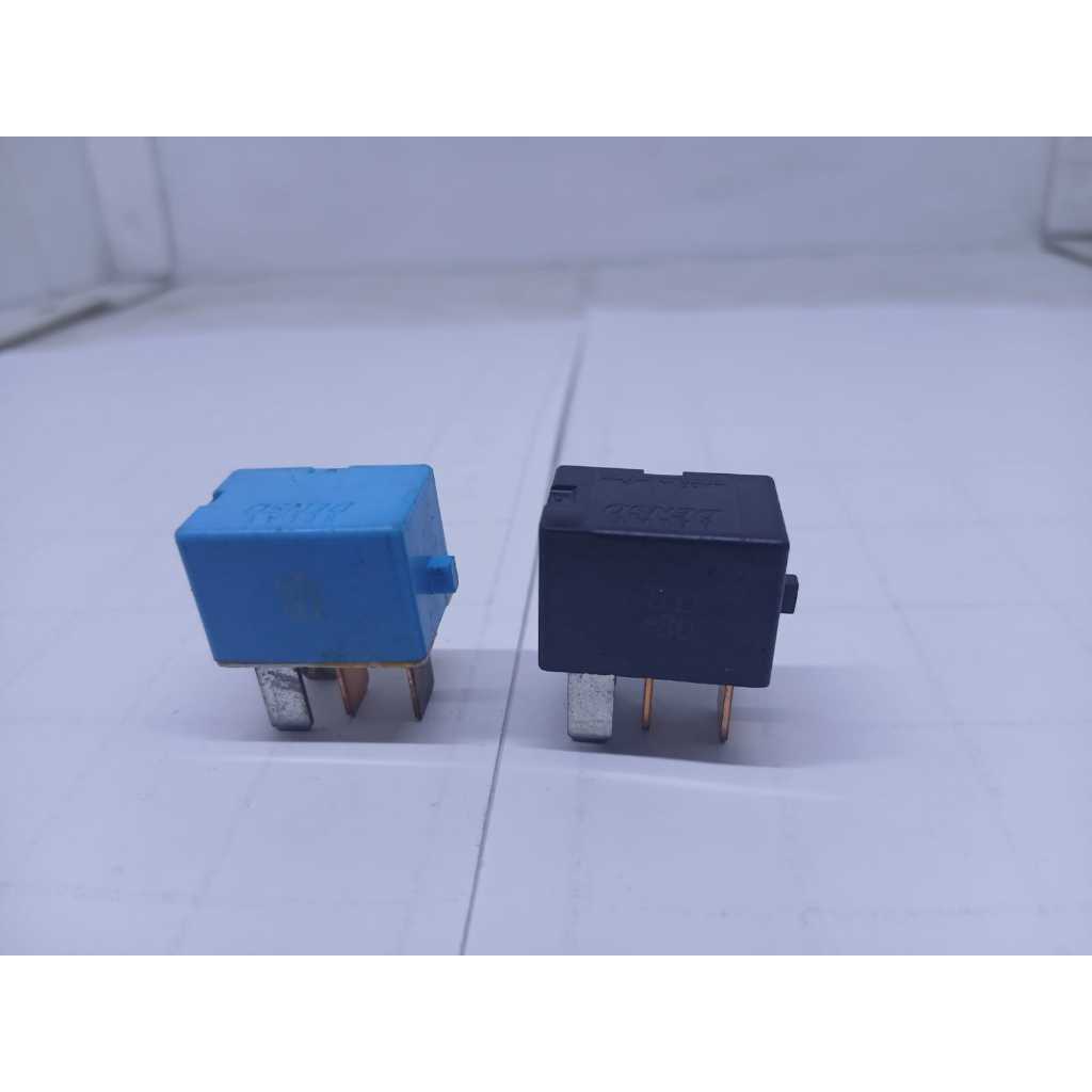 Relay Kaki 4 AC Mobil Untuk Avanza Velos Vios Rush Terios DLL ( Warna redem 12V)