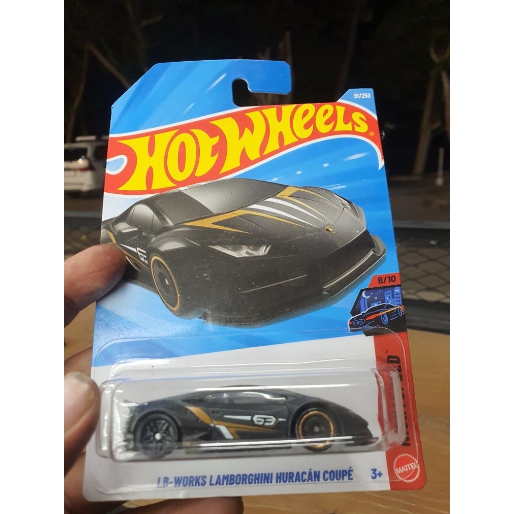 HOT WHEELS LBWK LAMBORGHINI HURACAN + PROTECTOR