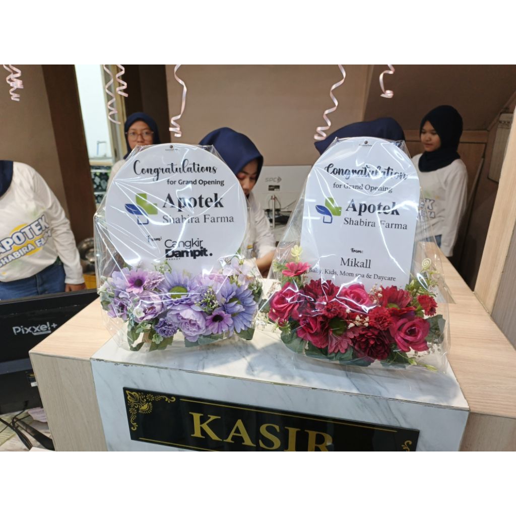 akrilik / hadiah / kado / kado wisuda / kado ultah / hadiah wisuda / hadih ulang tahun / bunga ucapa