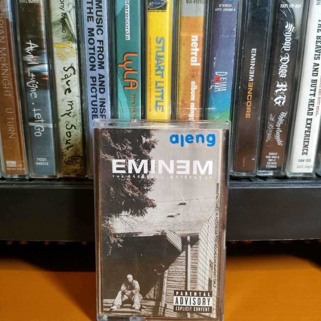 Kaset Pita Eminem The Marshall Mathers LP Explicit Content The Real Slim Shady cover lengket baca de