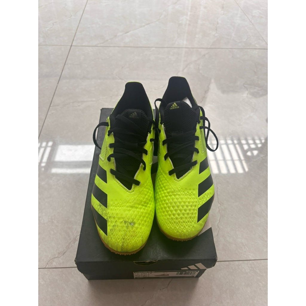 Sepatu Futsal Adidas Predator 20.4