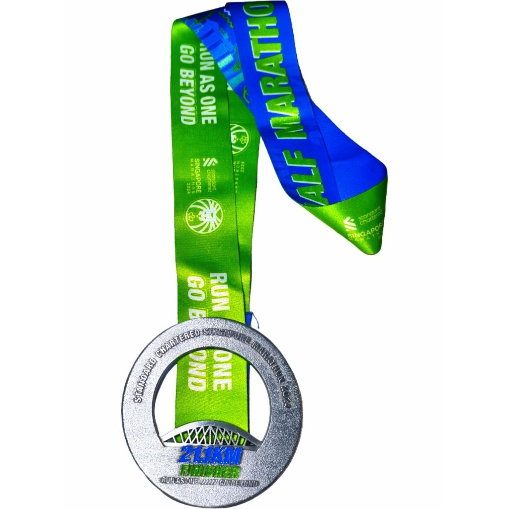 Medali Finisher Running Event Lari Singapore Marathon 2024 - HM Half Marathon 21K