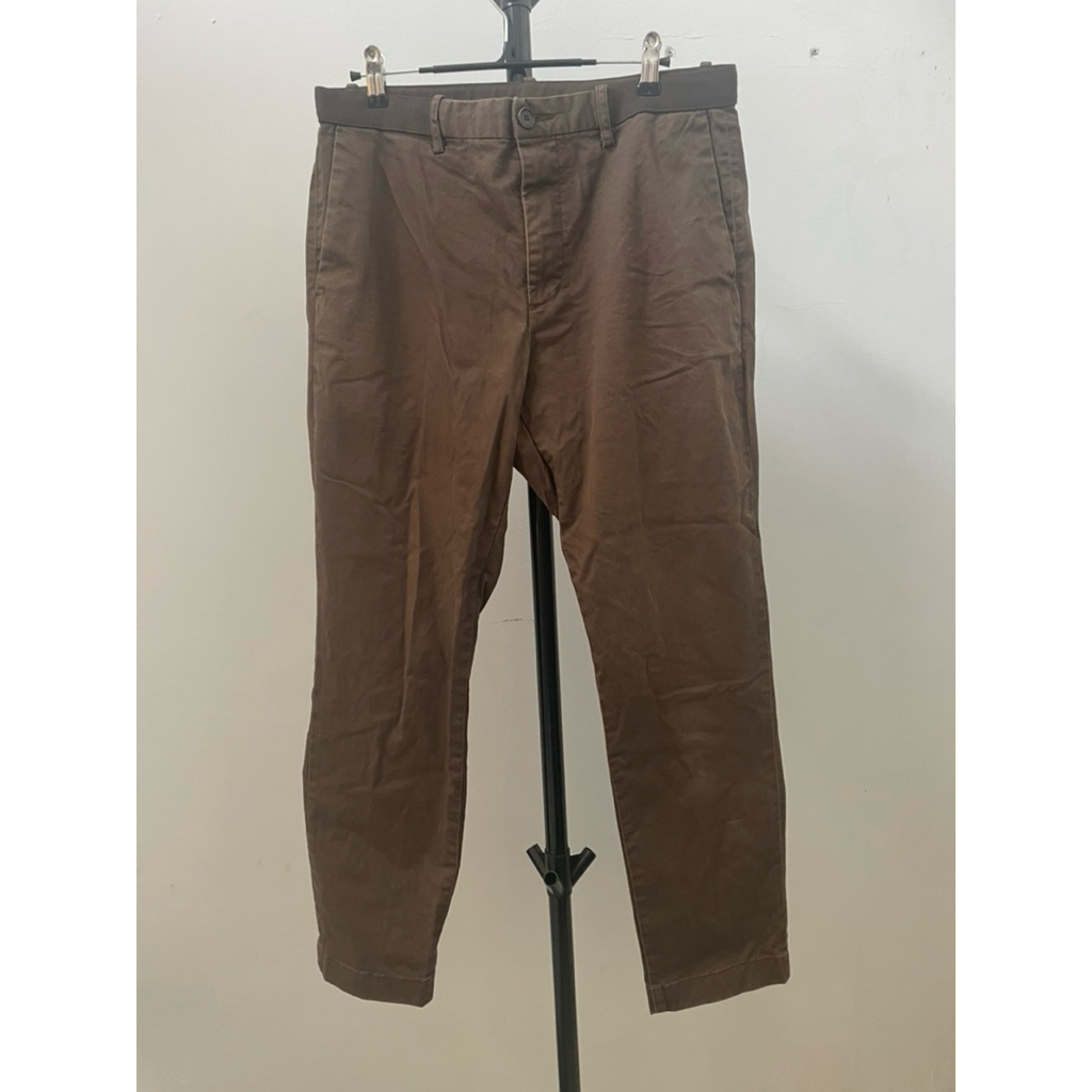 Celana chino pria uniqlo mahogany preloved