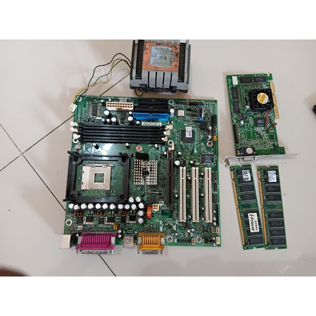 mobo pentium 4. memori. vga.