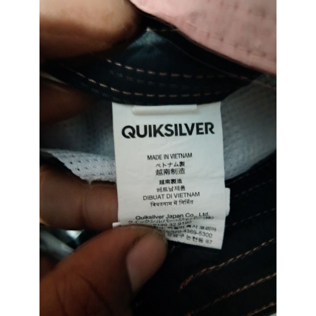 celana pendek Quiksilver