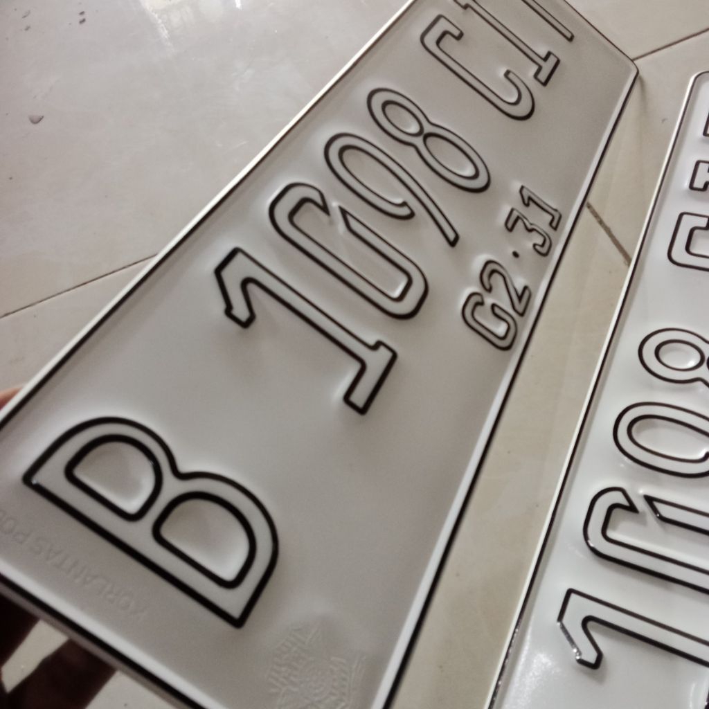 stiker plat nomor mobil terbaru