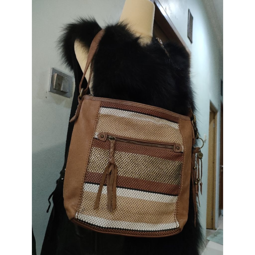 Tas selempang merk SAK