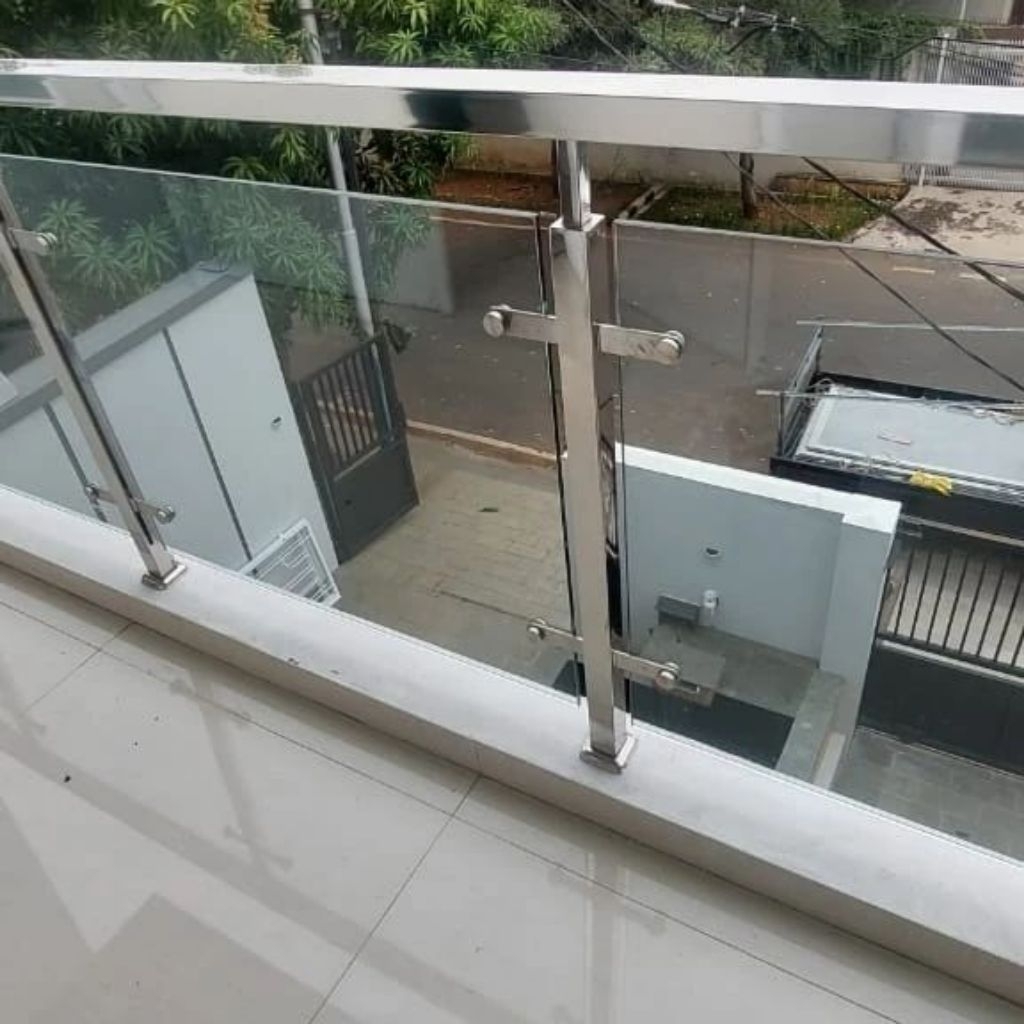 Tangga Balkon Stenlis Steel Pegangan Stenlis