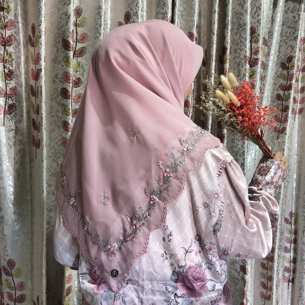 Hijab Persegi empat Paris Japan Premium Bordir Pinggir mix Sulam Motif Arisha/ Hijab Sale/ Hijab mur