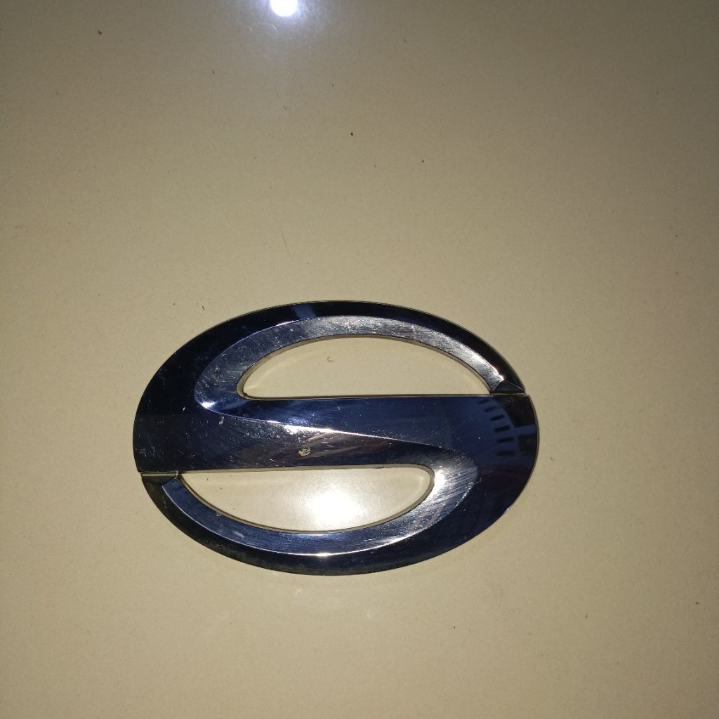 EMBLEM LOGO DEPAN DAIHATSU SIGRA ORIGINAL