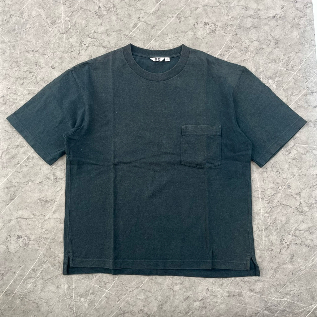 KAOS UNIQLO U POCKET SECOND