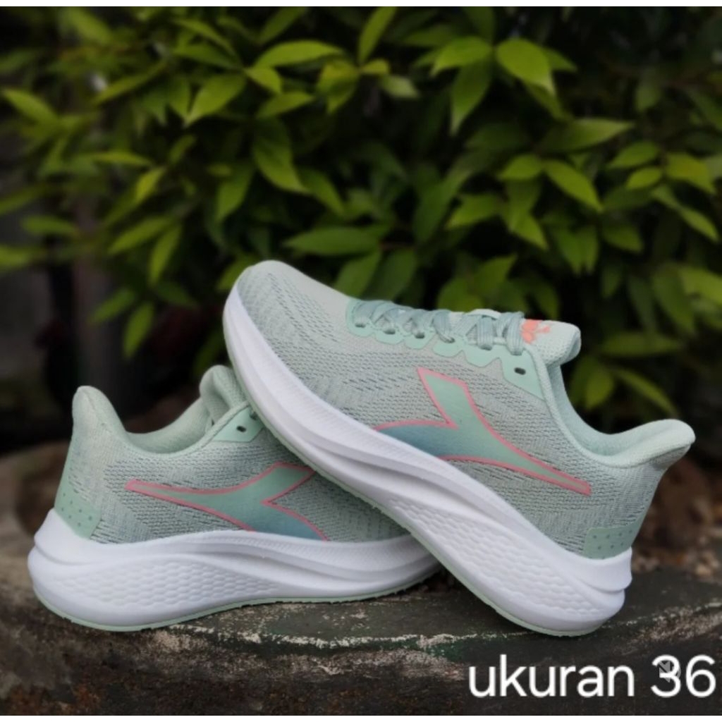 sepatu sport olahraga perempuan diadora cewek original