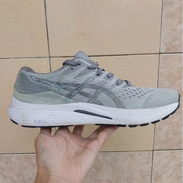 SEPATU ASICS original gel kayano28 platinum size 41,5 running voly gym badminton