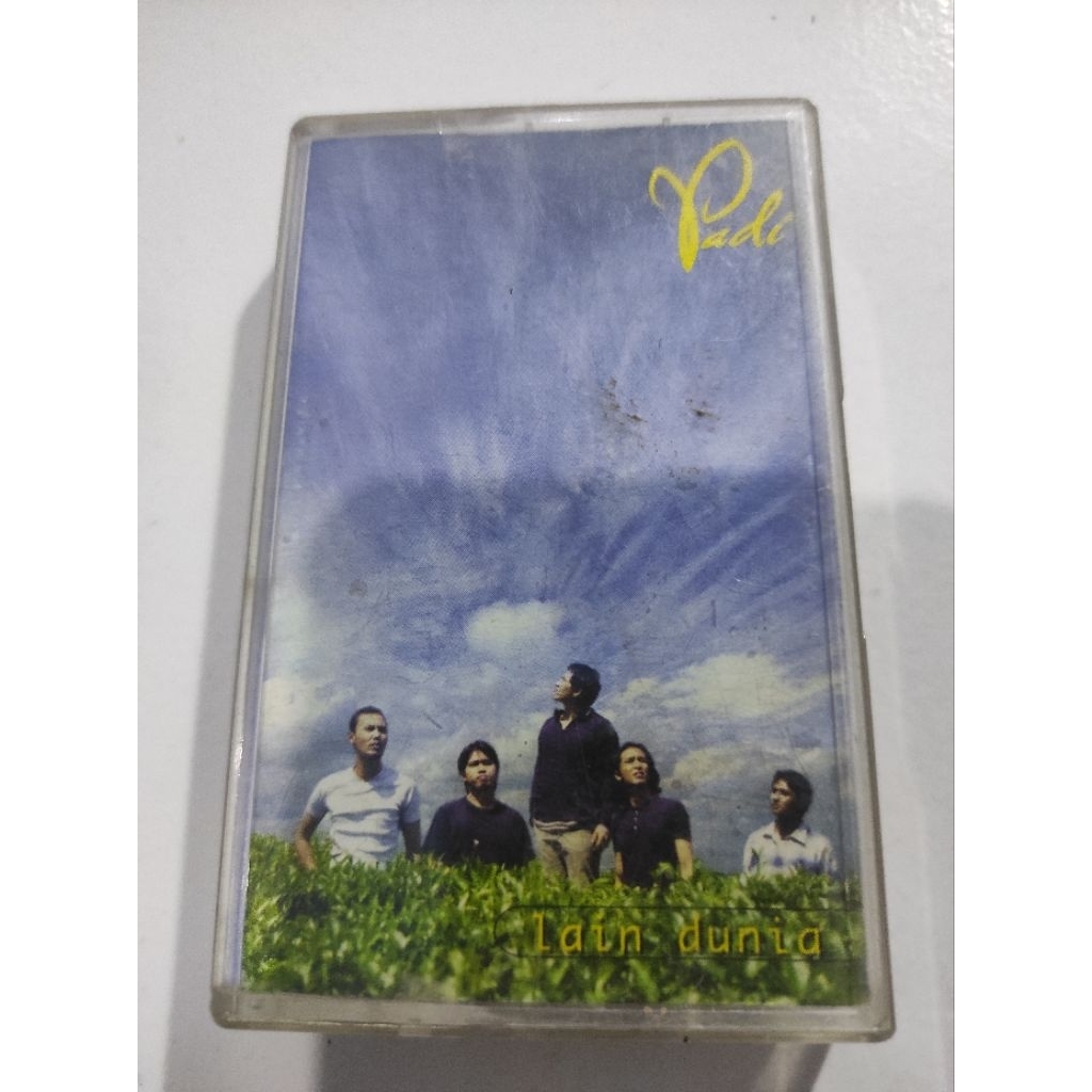 kaset pita PADI "lain dunia"