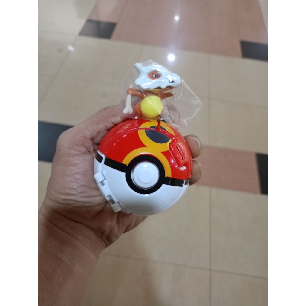 Mainan Anak Bola Pokemon Pokeball Lempar isi Figure