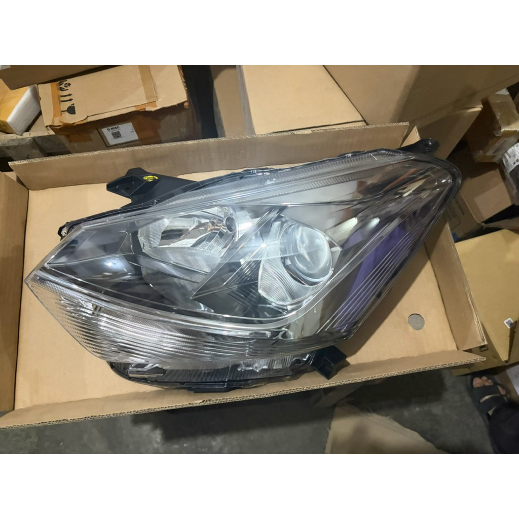 Headlamp kiri Agya