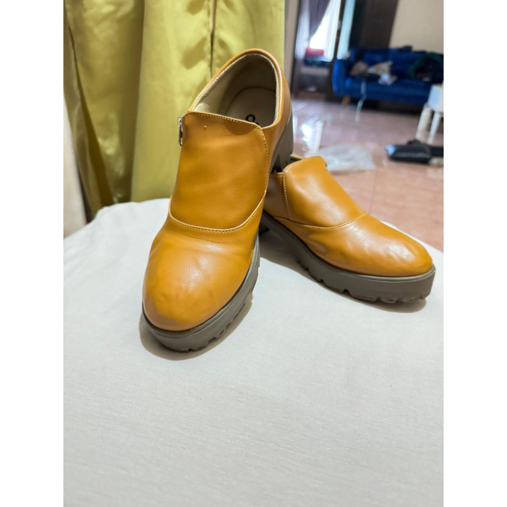 PRELOVED SEPATU LOW BOOTS WANITA