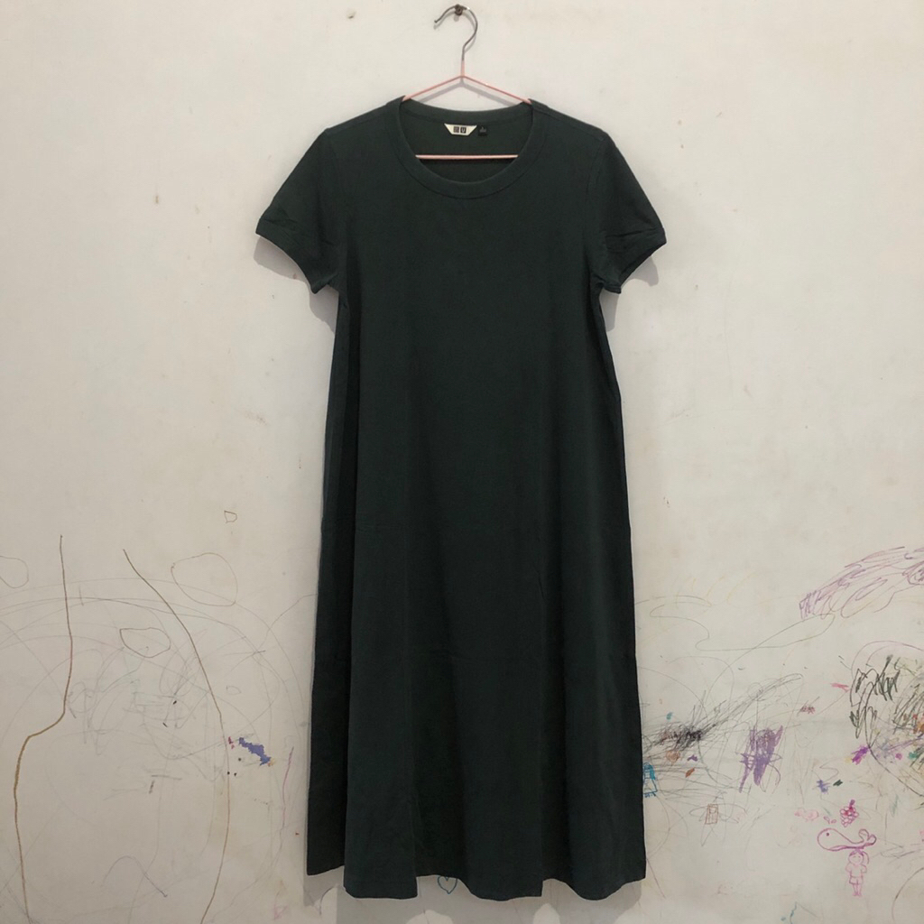 UNIQLO AIRISM U FLARE TSHIRT DRESS